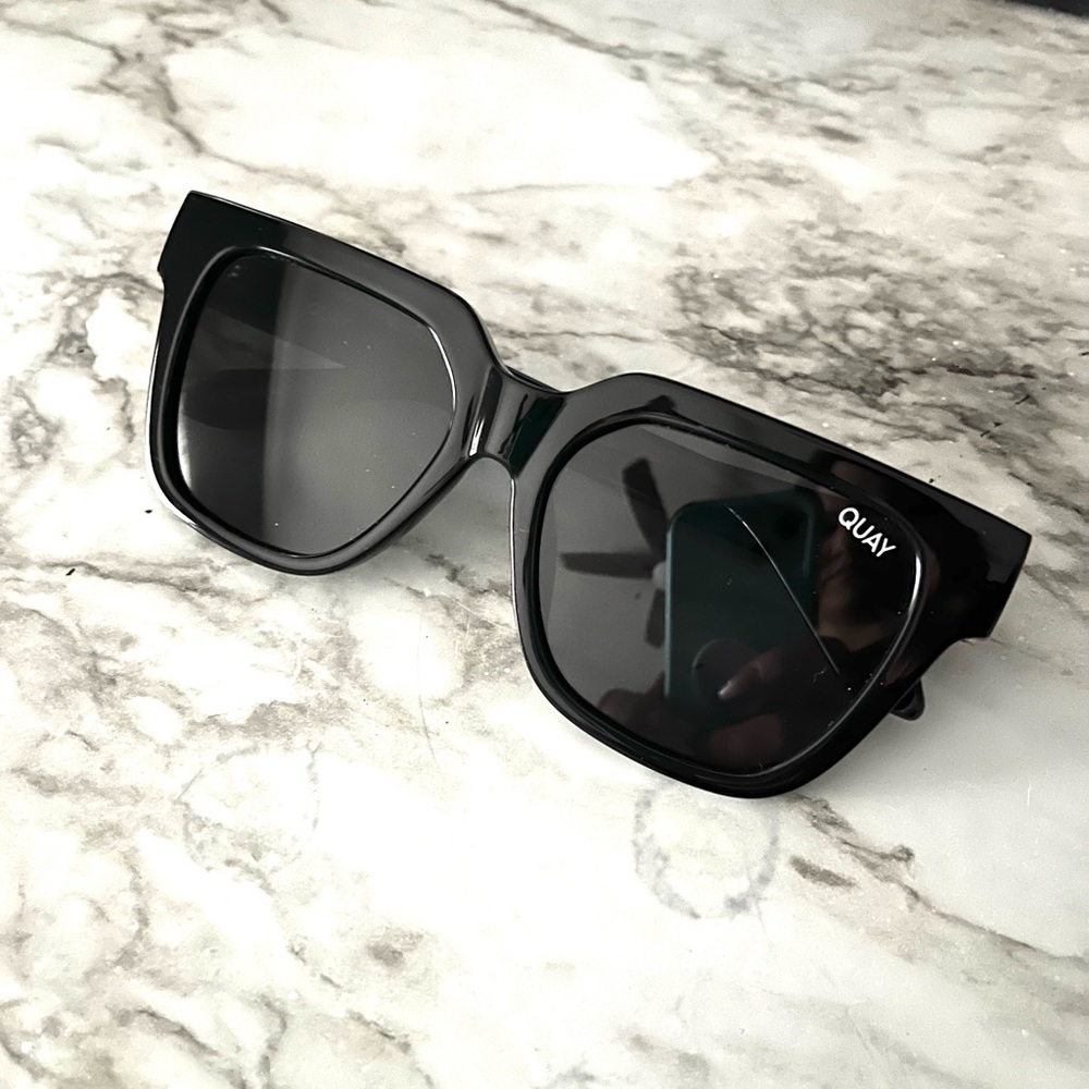 Quay women’s black polarized sunglasses